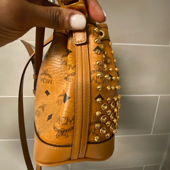 💚🔥 MCM Bucket Bag w/Studs 💫 - Picture 3 of 12